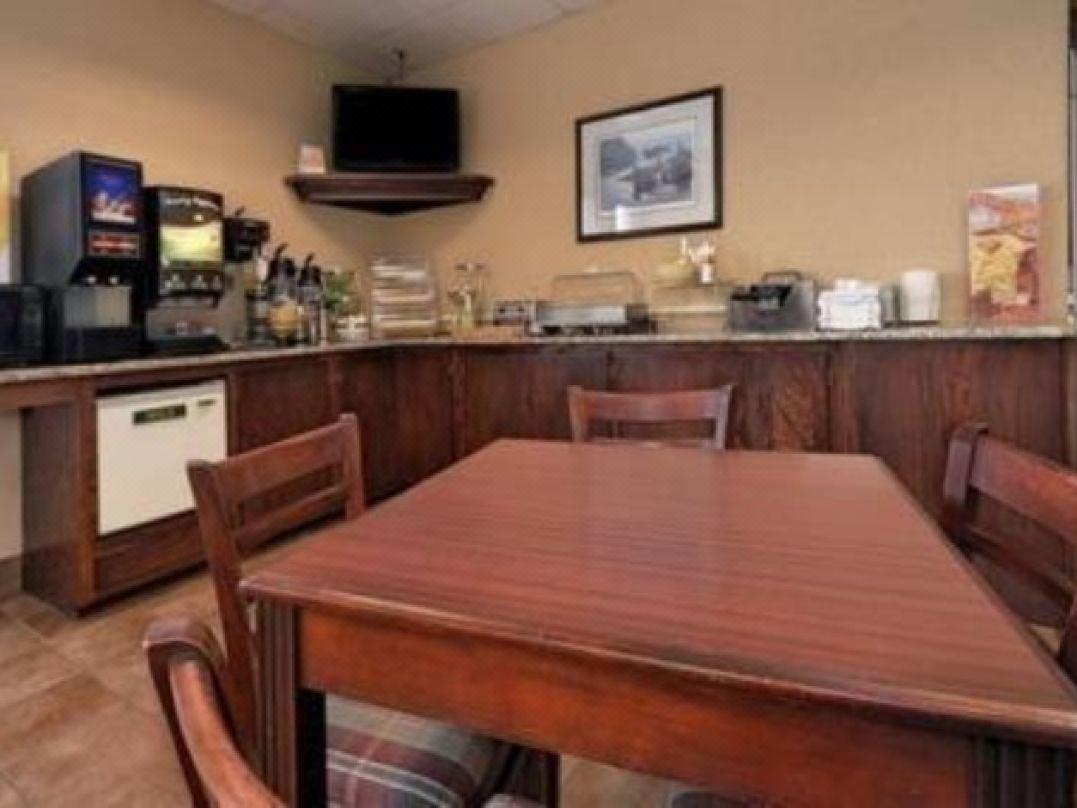 Econo Lodge Inn & Suites Висконсин Делс Экстерьер фото