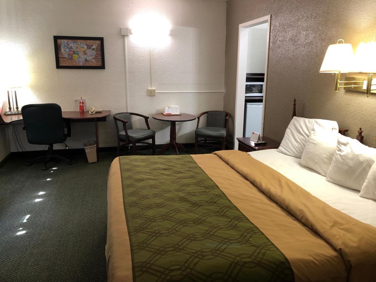 Econo Lodge Inn & Suites Висконсин Делс Экстерьер фото
